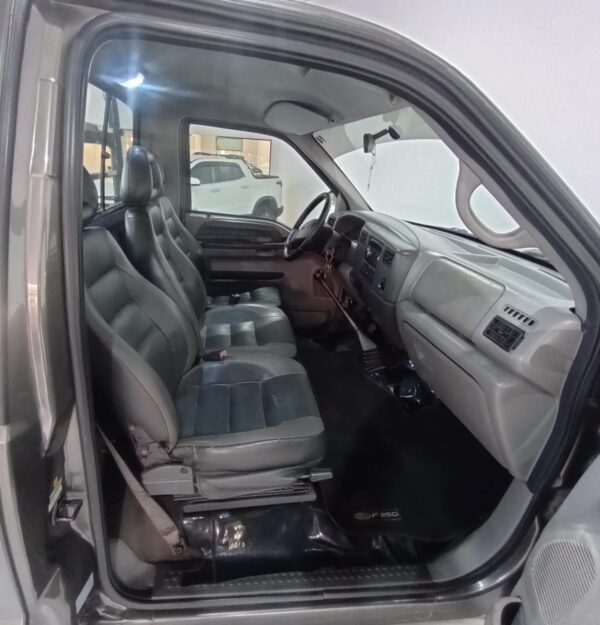 FORD F250 XLT 4.2 TURBO 2001 - Image 9