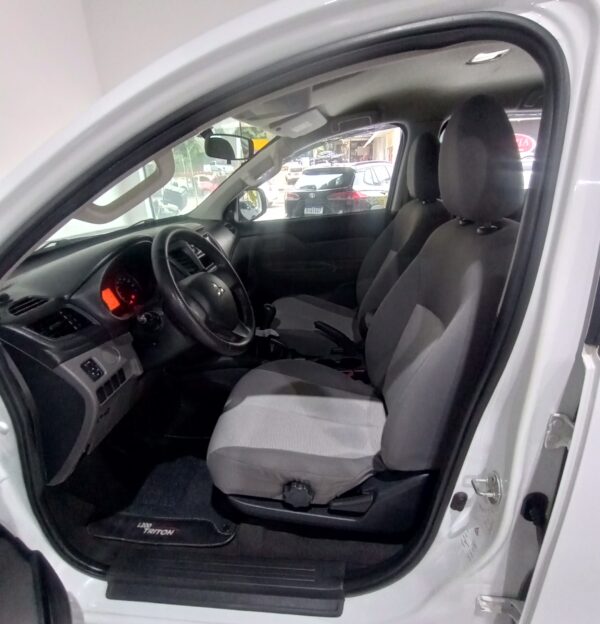 MITSUBISHI L200 TRITON SPORT GL 4X4 2.4 TURBO DIESEL - Image 8