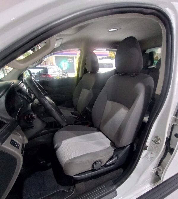 MITSUBISHI L200 TRITON SPORT GL 4X4 2.4 TURBO DIESEL - Image 9