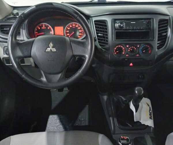 MITSUBISHI L200 TRITON SPORT GL 4X4 2.4 TURBO DIESEL - Image 13
