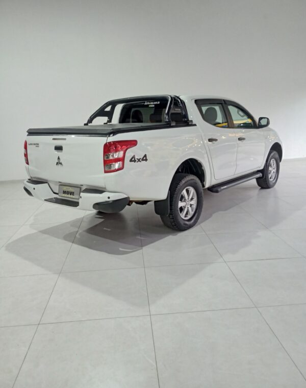 MITSUBISHI L200 TRITON SPORT GL 4X4 2.4 TURBO DIESEL - Image 15