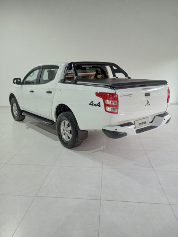 MITSUBISHI L200 TRITON SPORT GL 4X4 2.4 TURBO DIESEL - Image 16