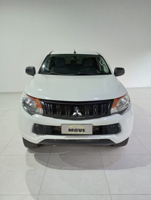 MITSUBISHI L200 TRITON SPORT GL 4X4 2.4 TURBO DIESEL - Image 17