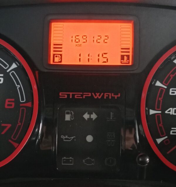 RENAULT SANDERO STEPWAY 1.6 2012 - Image 9